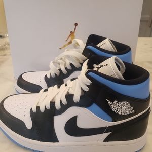 Air jordan 1 mid  womens